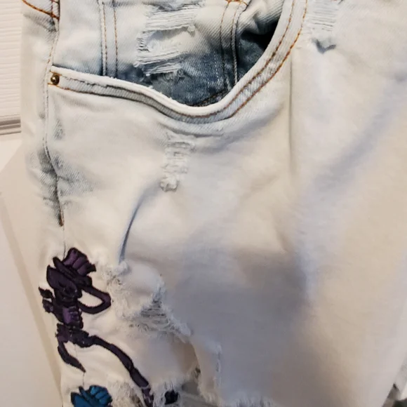 Colorful Embroidered Ripped Jeans - Picture 5 of 16